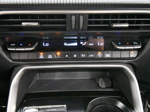 Used 2024 MAZDA CX-90 3.3 Turbo w/ Select Package AWD/4WD image 25