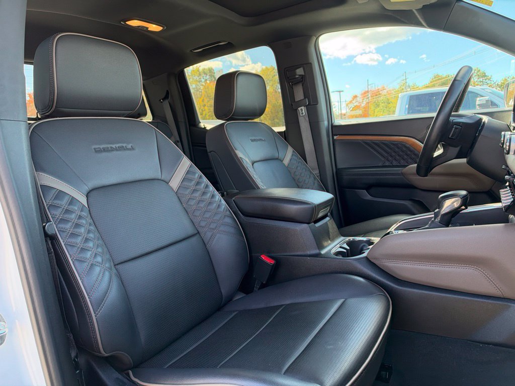 Used 2024 GMC Canyon Denali AWD/4WD image 11