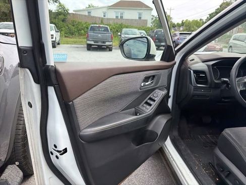 Used 2021 Nissan Rogue SV FWD image 13