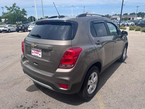 Used 2021 Chevrolet Trax LT w/ Premium Seat Package FWD image 5
