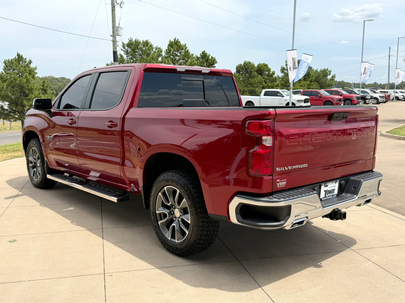 Used 2023 Chevrolet Silverado 1500 LT AWD/4WD image 4