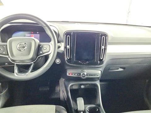 Used 2024 Volvo XC40 B5 Core image 24