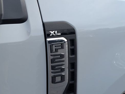 New 2026 Ford F250 XL w/ XL Chrome Package AWD/4WD image 16