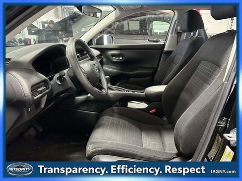 Used 2023 Honda HR-V LX image 11