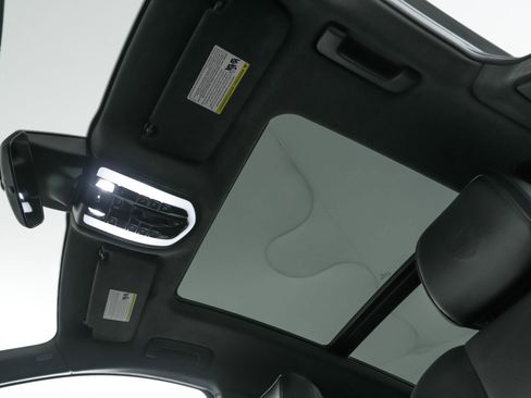 Used 2024 Porsche Macan GTS image 40