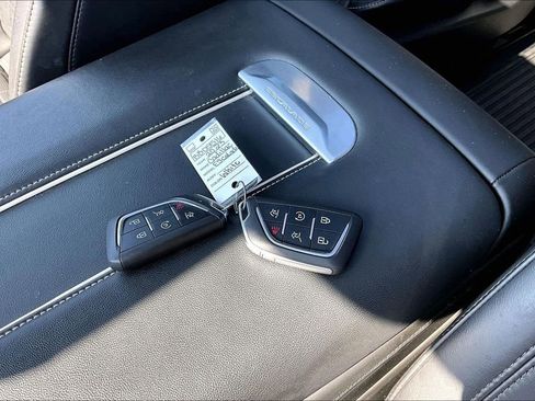 Used 2023 Cadillac Escalade ESV Sport Platinum w/ LPO, ONYX Package AWD/4WD image 10