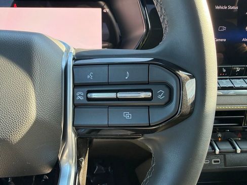 Used 2024 Chevrolet Colorado ZR2 w/ Technology Package image 19