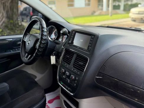 Used 2018 Dodge Grand Caravan SE image 17