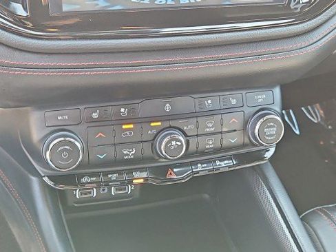 Used 2024 Dodge Durango GT AWD/4WD image 17