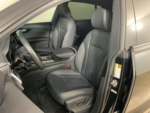 Used 2025 Audi Q8 Premium Plus AWD/4WD image 29