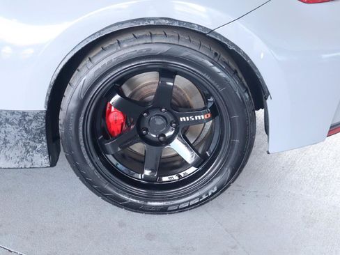 Used 2020 Nissan 370Z NISMO RWD image 11
