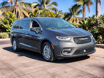 Used 2023 Chrysler Pacifica Touring-L