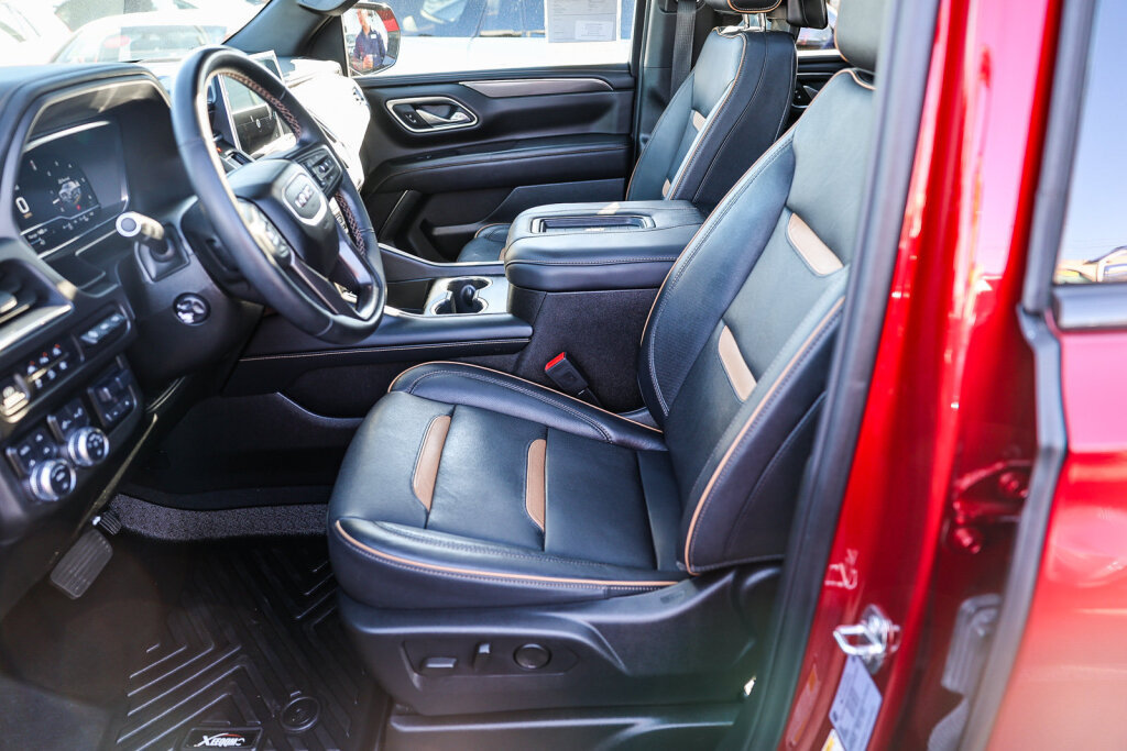 Used 2024 GMC Yukon XL AT4 w/ AT4 Premium Plus Package AWD/4WD image 13