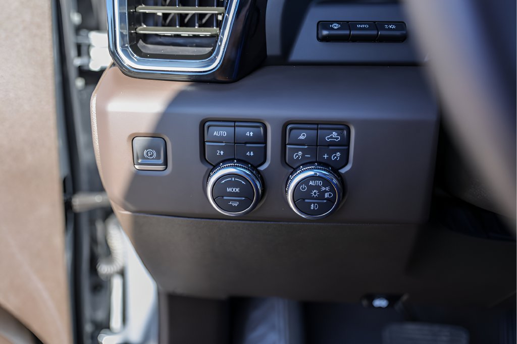Used 2023 GMC Sierra 1500 Denali w/ Denali Reserve Package AWD/4WD image 18