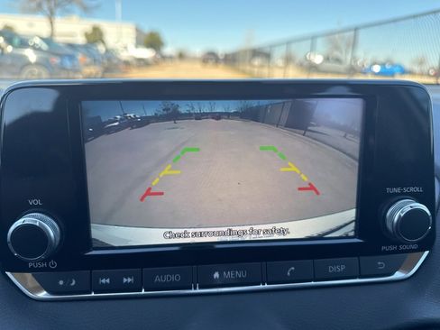 Certified 2021 Nissan Sentra S image 21