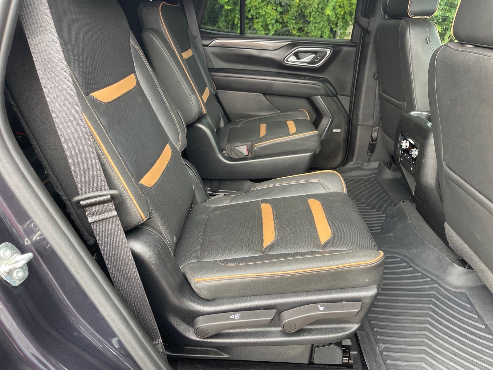 Used 2023 GMC Yukon AT4 w/ AT4 Premium Package AWD/4WD image 18