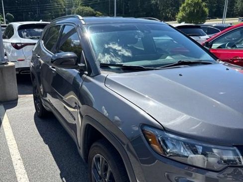 Used 2024 Jeep Compass Latitude w/ Altitude Special Edition AWD/4WD image 3