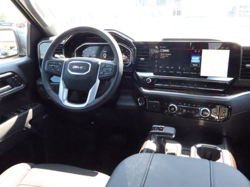 New 2025 GMC Sierra 1500 Elevation image 10