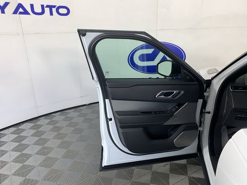 Used 2019 Land Rover Range Rover Velar R-Dynamic SE AWD/4WD image 11