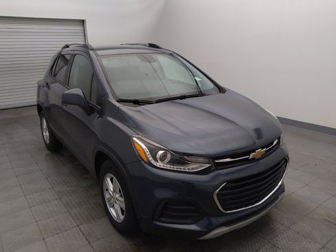 Used 2021 Chevrolet Trax LT w/ LT Convenience Package FWD image 13