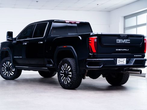 Used 2024 GMC Sierra 2500 Denali Ultimate AWD/4WD image 4