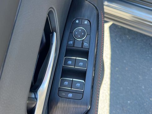 New 2025 Nissan Kicks SR image 15