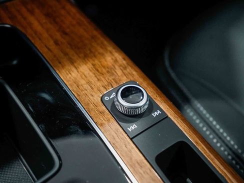 Used 2023 Audi Q5 2.0T Premium w/ Convenience Package image 23