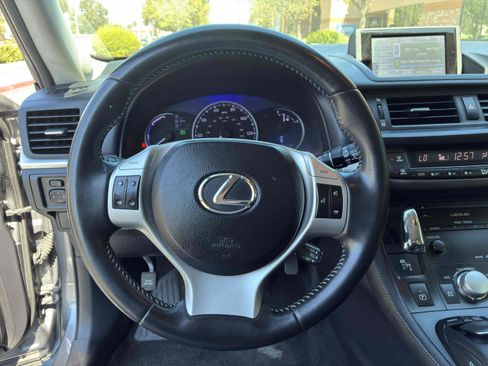 Used 2013 Lexus CT 200h w/ Premium Pkg w/Navigation FWD image 17