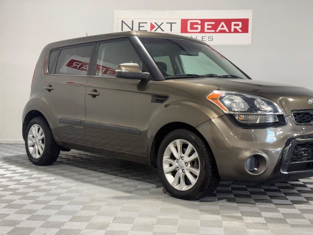 Used 2013 Kia Soul + FWD image 2