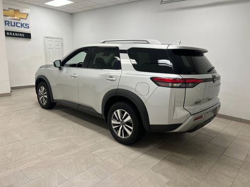 Used 2025 Nissan Pathfinder SL image 10