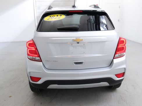 Used 2022 Chevrolet Trax LT w/ LT Convenience Package image 7