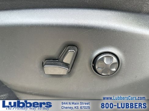 Used 2024 Chrysler Pacifica Limited image 12