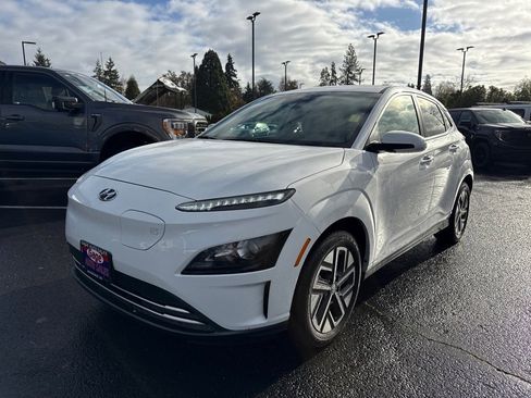 Used 2023 Hyundai Kona SE w/ Cargo Package image 2