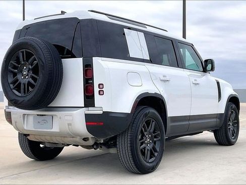 Used 2025 Land Rover Defender 110 S image 2