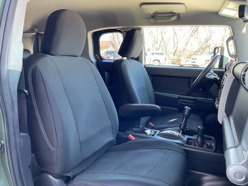 Used 2011 Toyota FJ Cruiser 4WD w/ Convenience Pkg image 36