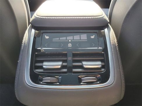 Used 2025 Volvo XC90 B6 Plus image 32