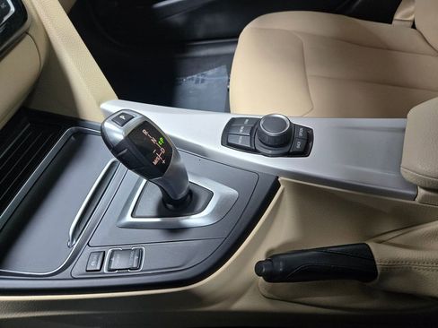 Used 2018 BMW 320i xDrive Sedan w/ Convenience Package image 27