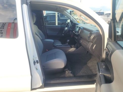 Used 2022 Toyota Tacoma SR image 39