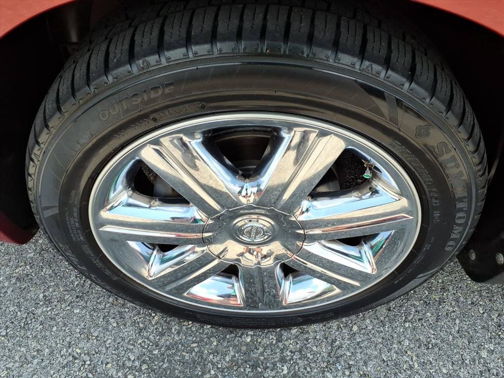 Used 2010 Chrysler Sebring Limited FWD image 10