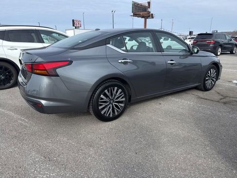 Used 2024 Nissan Altima 2.5 SV image 6