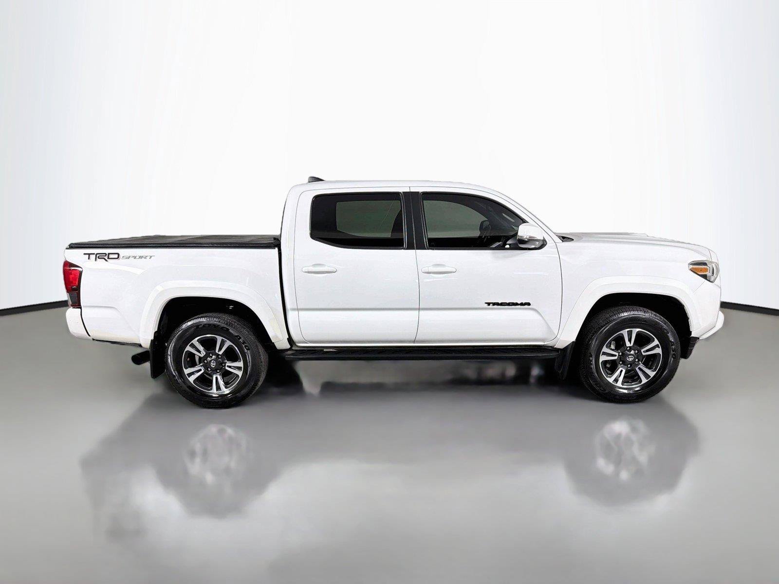 Used 2018 Toyota Tacoma TRD Sport w/ Technology Package RWD image 4