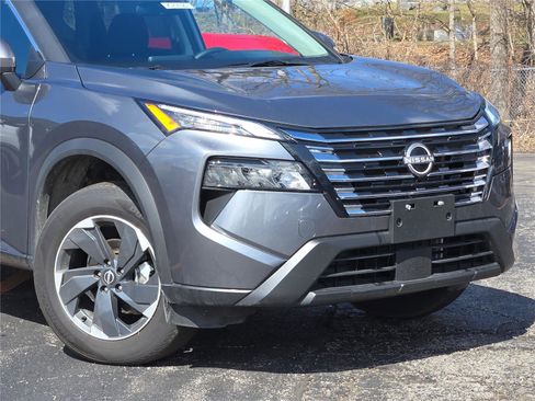 Used 2026 Nissan Rogue SV AWD/4WD image 2