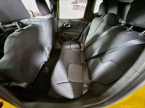 Used 2023 Jeep Renegade Latitude AWD/4WD image 26