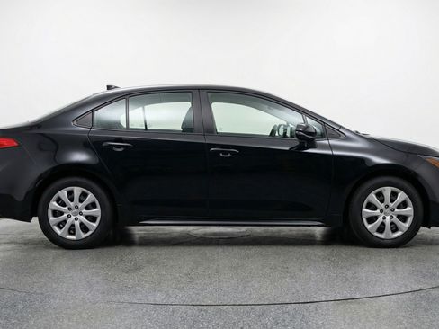 Used 2025 Toyota Corolla LE FWD image 11