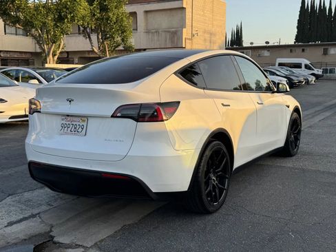 Used 2020 Tesla Model Y Long Range image 4
