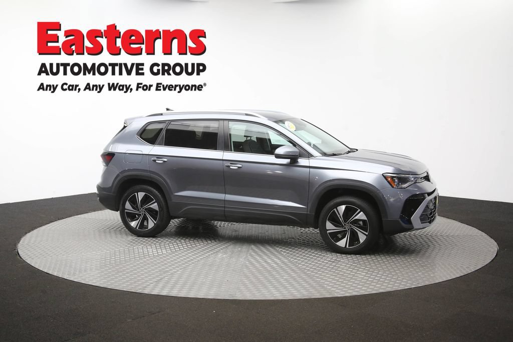 Used 2025 Volkswagen Taos SE AWD/4WD image 46