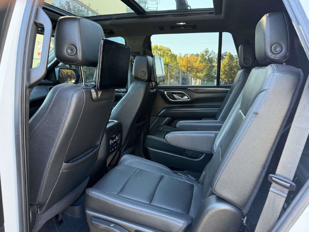 Used 2021 Chevrolet Tahoe Z71 w/ Luxury Package AWD/4WD image 13