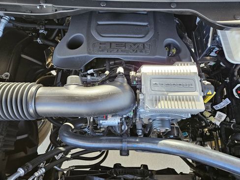 New 2026 RAM 1500 4x4 Crew Cab image 30