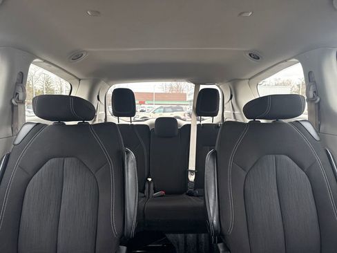 Used 2023 Chrysler Voyager LX image 37