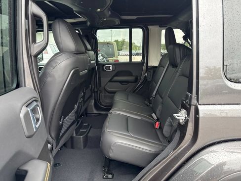 New 2027 Jeep Wrangler Unlimited Sahara AWD/4WD image 20